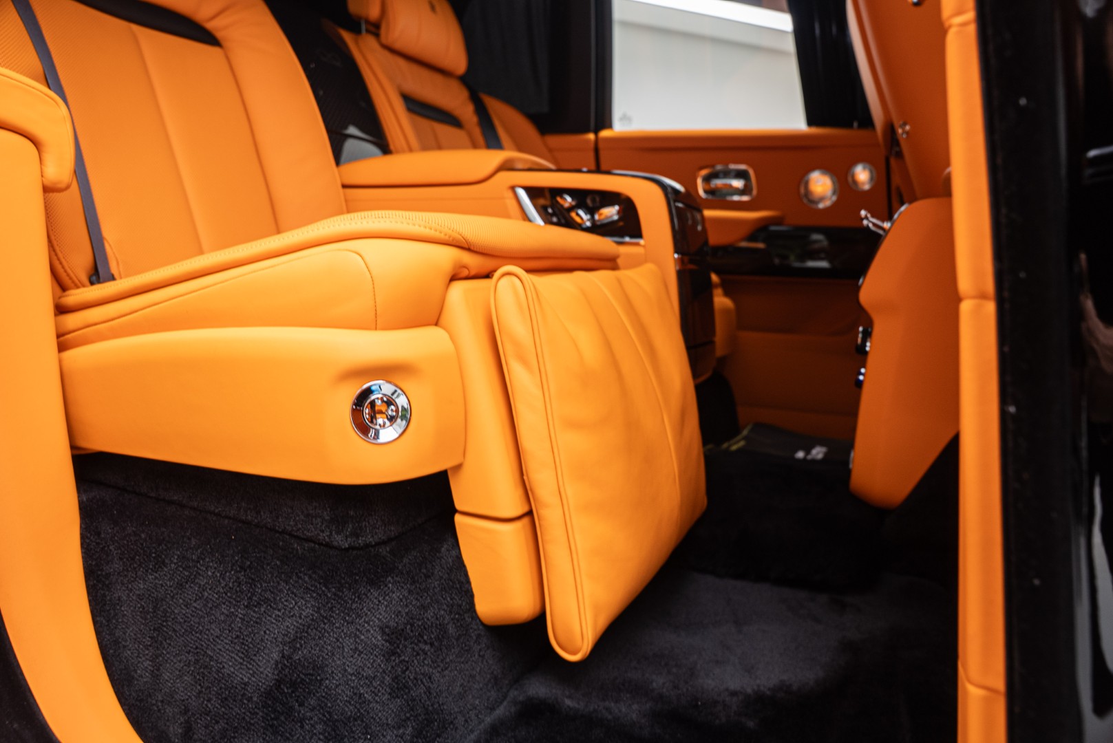 2025 ROLLS ROYCE CULLINAN |BLACK BADGE | GCC | DEALER WARRANTY & SERVICE 